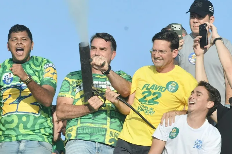 Imagem da matéria: Em ato com Flávio e Nikolas, Diego Castro aposta em crescimento expressivo no 2º turno na Bahia