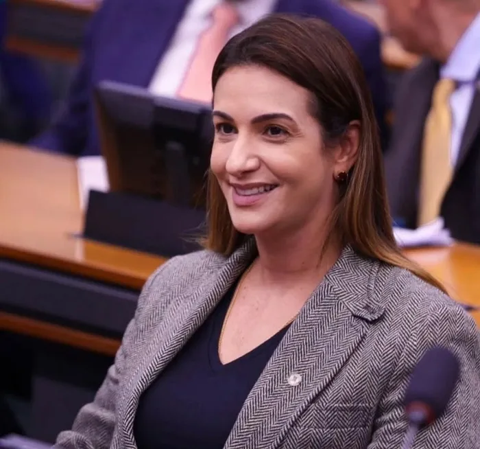 Imagem da matéria: Roberta Roma recebe alta após cinco dias internada com dores no peito