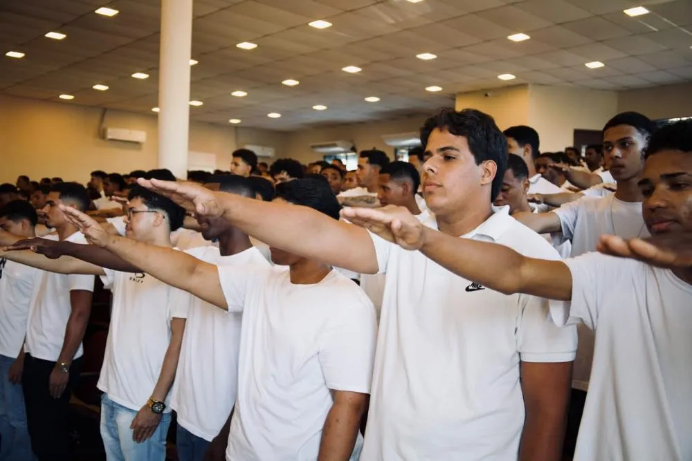 Imagem da matéria: Mais de 250 jovens participam de cerimônia de Juramento à Bandeira em Mata