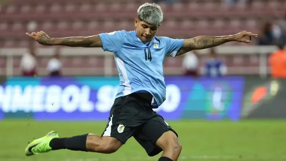 Imagem da matéria: Botafogo negocia contratação de Mateo Peralta, promessa uruguaia