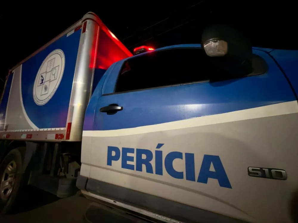 Imagem da matéria: Homem é encontrado morto com mãos e pés amarrados na Estrada da Cetrel, em Camaçari