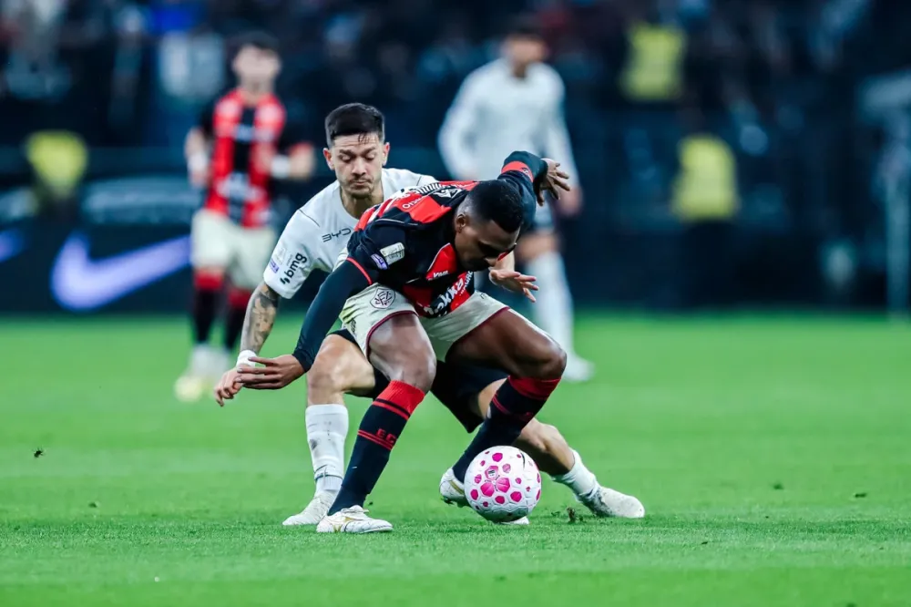 Imagem da matéria: Vitória cede empate ao Corinthians e segue sem vencer fora de casa no Brasileirão
