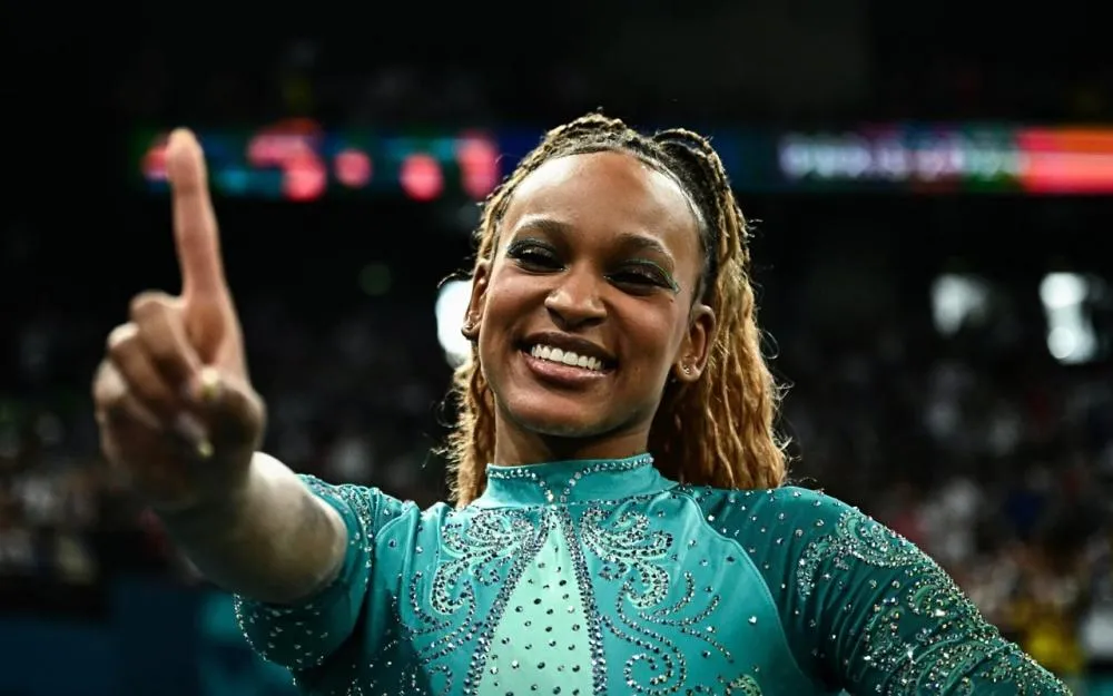 Imagem da matéria: Rebeca Andrade retorna ao Mundial em busca do ouro em salto e trave