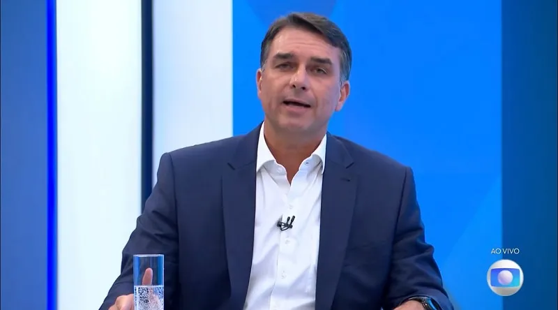 Imagem da matéria: Flávio Bolsonaro propõe cortar dez ministérios e buscar R$ 200 bilhões para ajuste fiscal